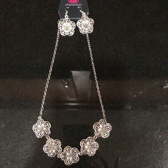 Garden Groove Necklace-Silver - Picture 5 of 5